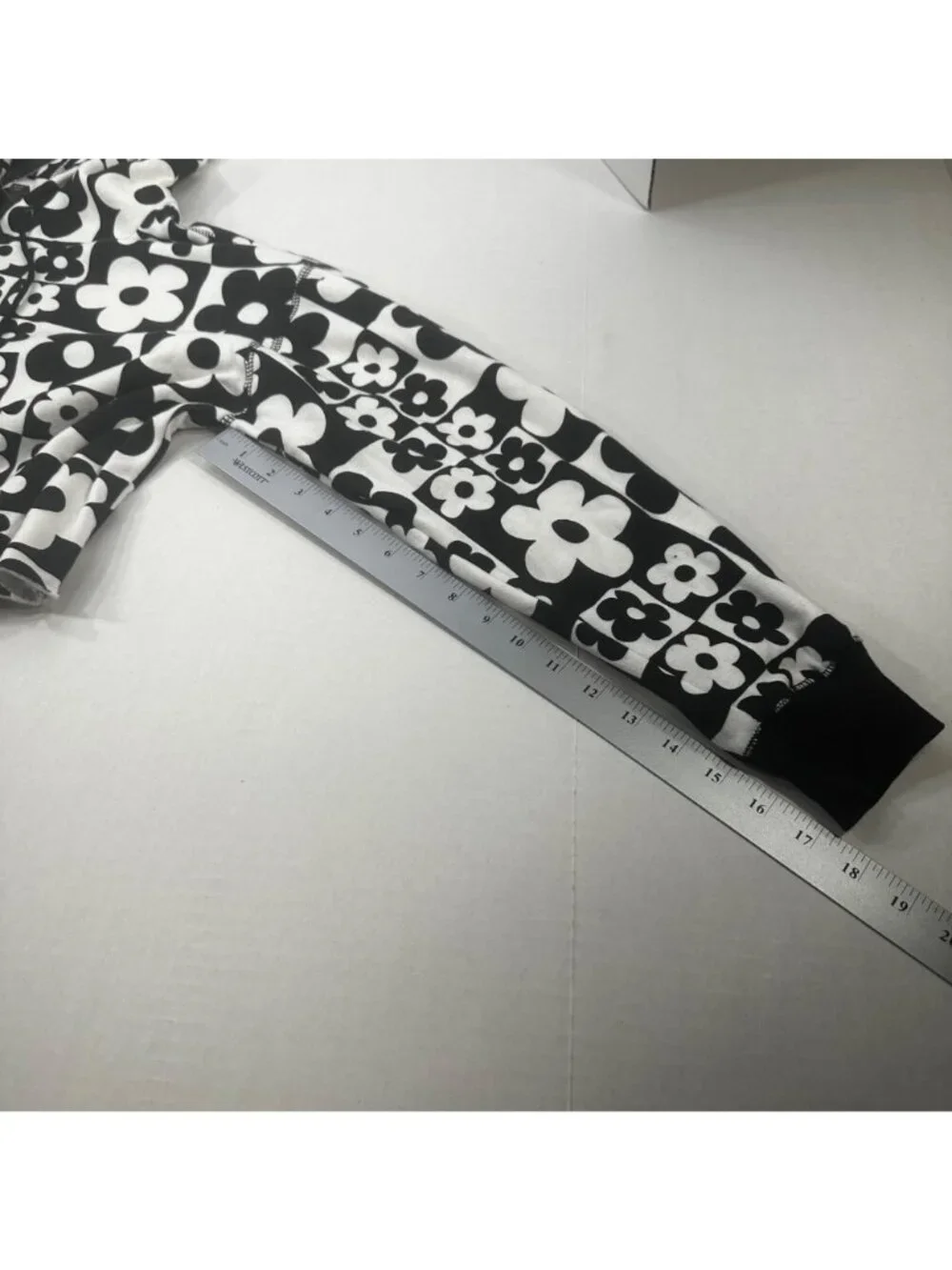 Wild Fable Women's Size Medium Hoodie Cropped Black White Floral Squares New - Picture 12 of 14